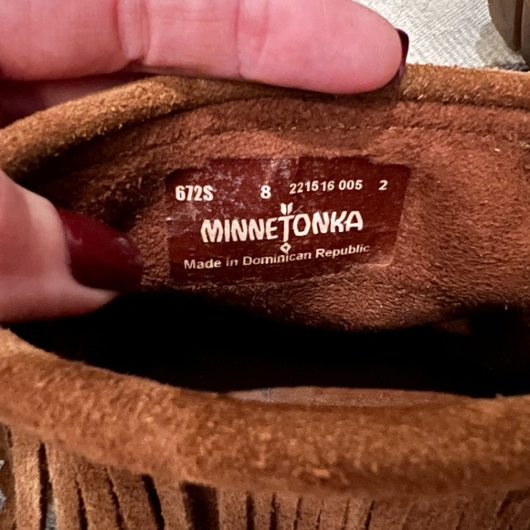 Minnetonka Lace-up Fringe Booties, size 8 - Picture 7 of 8